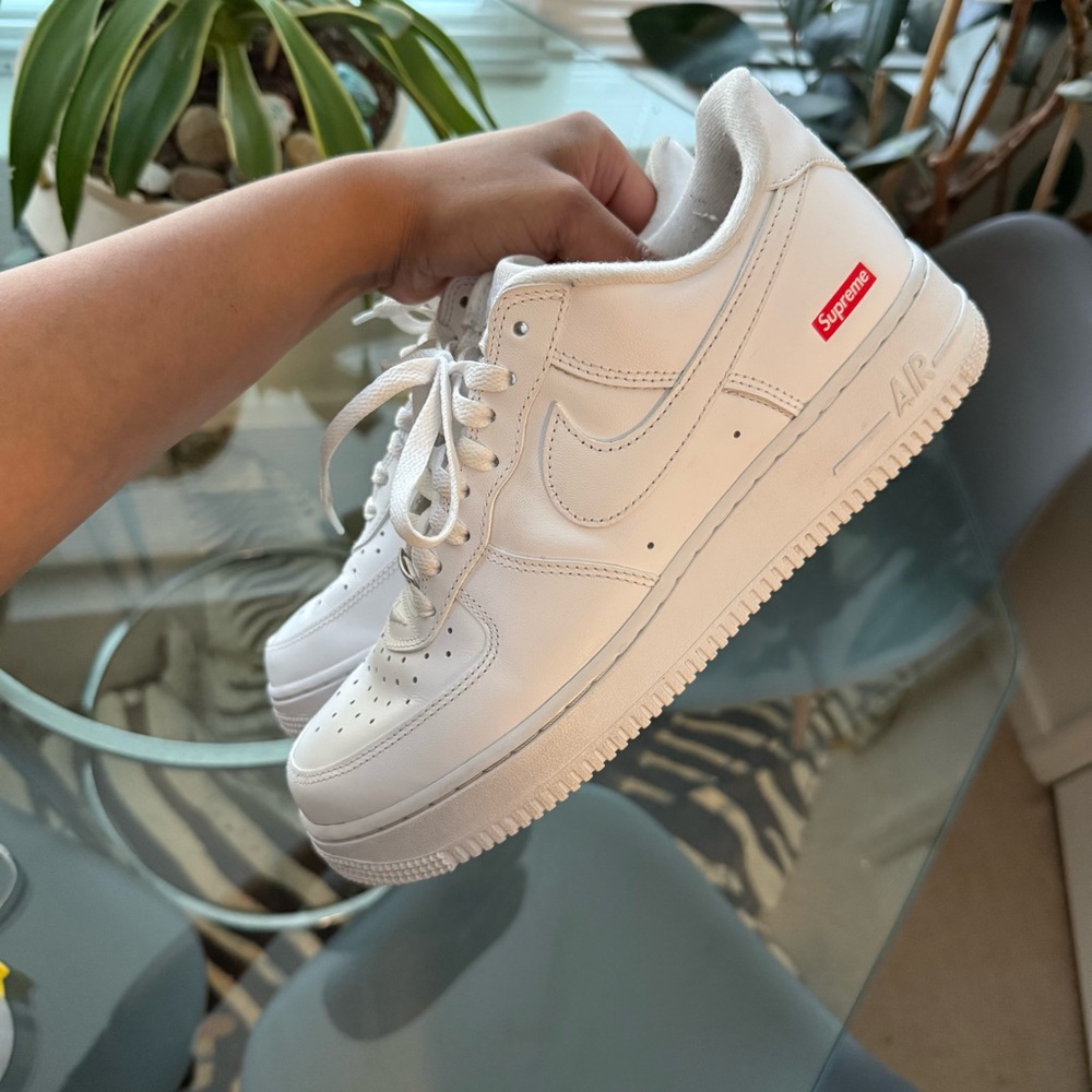 Supreme Nike White Low-Top Sneakers
